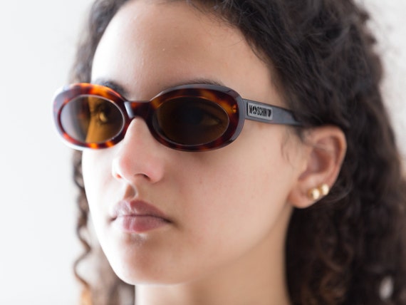 Moschino 90s Vintage Sunglasses Oval Tortoise 3502s - Etsy display picture 3