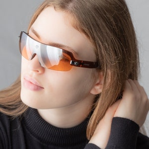 2000s VERSACE 4033-V shield sunglasses brown
