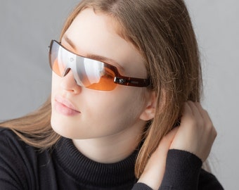 2000s VERSACE 4033-V shield sunglasses brown