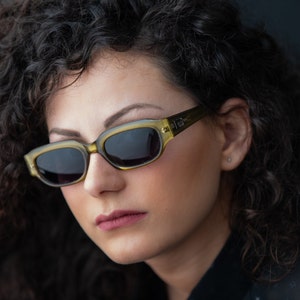 GUCCI 90s Vintage Oval Sunglasses Small Gg2425/s - Etsy