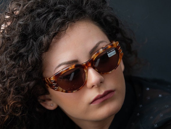 1990s Valentino Vintage Sunglasses Cat Eye Thick Tortoise  display picture 2