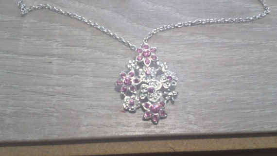 Vintage Avon Silver Tone Necklace With Pink Rhinestone Flower 