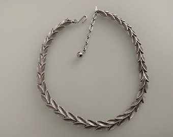Striking silver tone Trifari adjustable choker necklace.