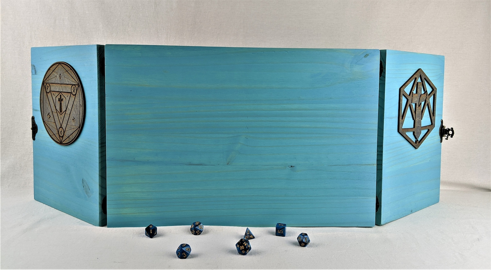 Pantalla maestra de mazmorra manchada de madera Aqua Stain | Etsy