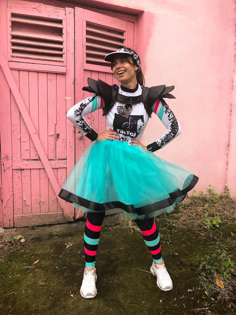 ★ How to dress up as tik tok for halloween