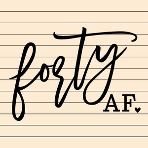 Peut inclure: Texte manuscrit noir et blanc sur fond ligné qui lit "forty AF" avec un petit symbole de cœur après le "AF".