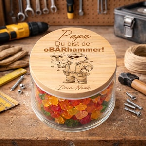Graviertes Glas mit Holzdeckel als personalisiertes Geschenk für Papa