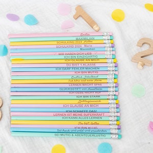 Puede incluir: Un paquete de 20 l&aacute;pices de colores con mensajes de &aacute;nimo para un nuevo estudiante. Los l&aacute;pices son rosas, amarillos, azules y verdes. Los mensajes incluyen "Creo en ti", "Eres &uacute;nico", "Puedes hacerlo" y "Eres inteligente".