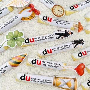Nahaufnahme eines Orakel-Spruchs auf Duplo Banderole: Du wirst im neuen Jahr dein Glück finden – Silvester Printable Download