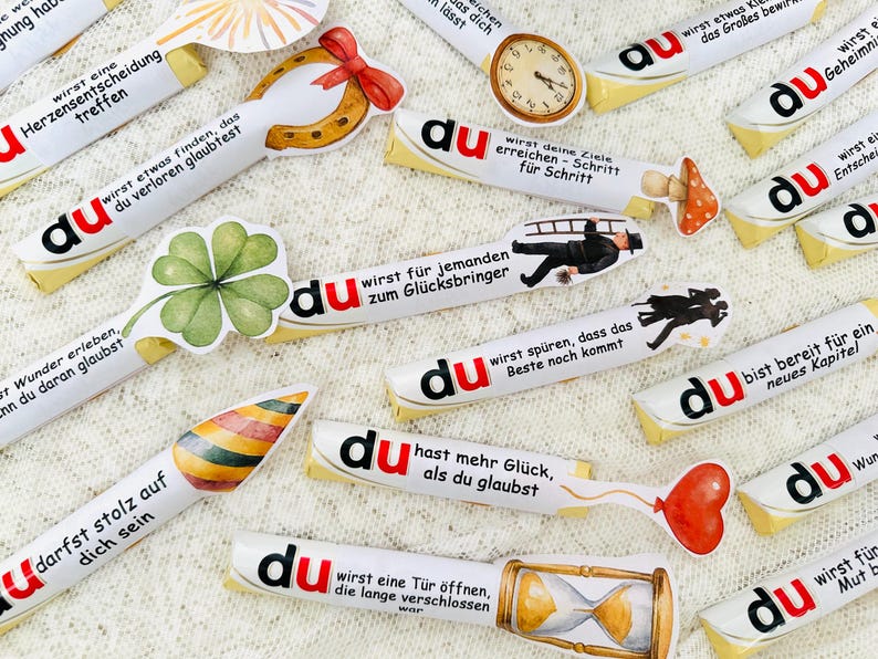 Nahaufnahme eines Orakel-Spruchs auf Duplo Banderole: Du wirst im neuen Jahr dein Glück finden – Silvester Printable Download