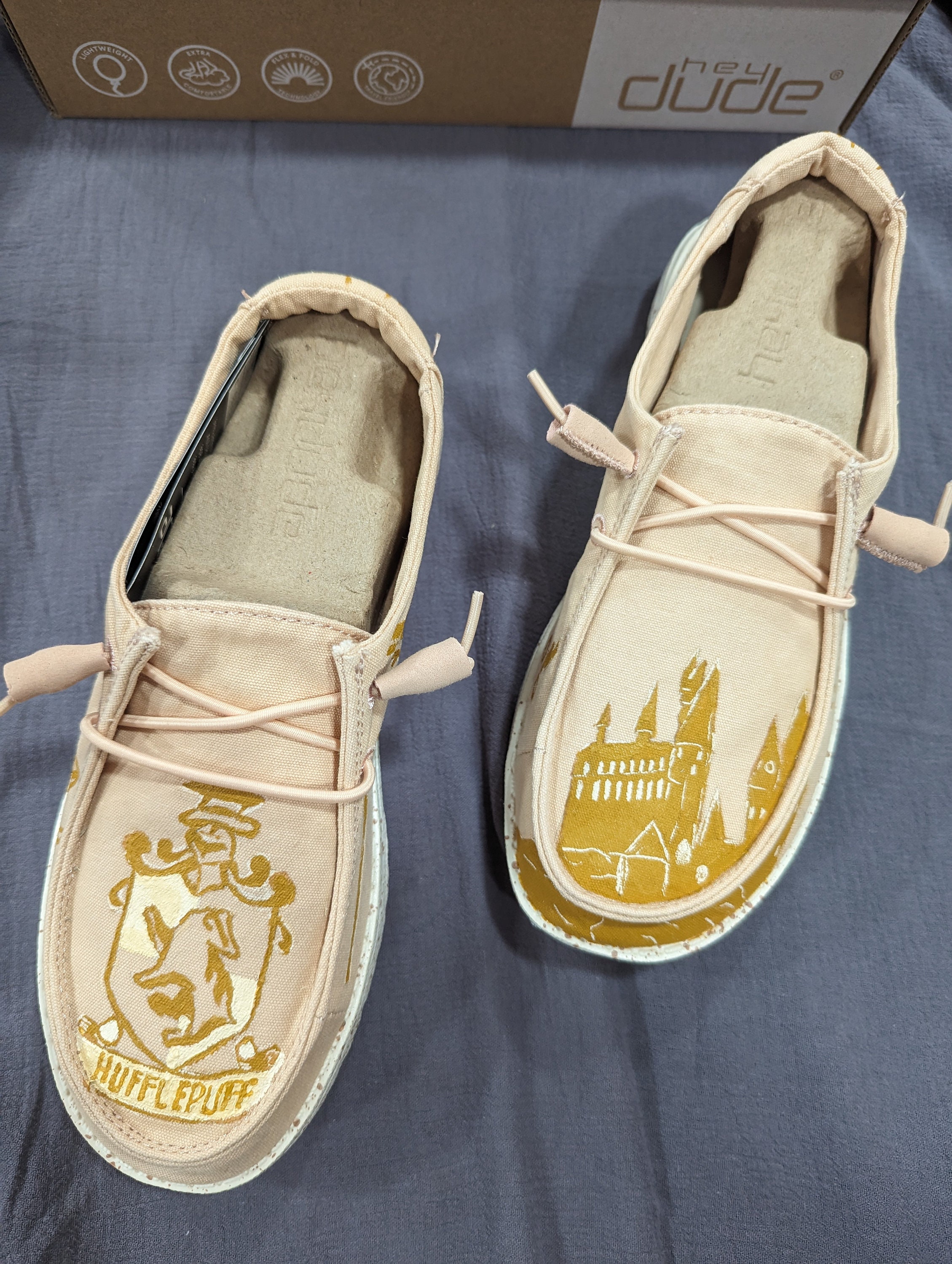 Customized some Harry Potter vans! Shoutout to my Hufflepuffs! : r/ harrypotter