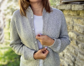 Modèle de tricot - cardigan pull, tricot plat, modèle de tricot de bas en haut, veste en tricot à col rond classique, bombardier de retour au bureau