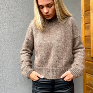 WZÓR DZIANINY - Sweter My Day Off, gruba dzianina, sweter z pończochami, sweter oversize, wzór wideo, sweter z dzianiny płaskiej