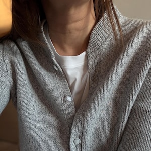 Back-To-Office Bomber Strickmuster: Knopfleiste von unten nach oben (PDF Muster mit Video-Unterstützung)