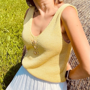 Knitting Pattern,tank top pattern, easy to knit pattern, beginner knitting tutorial, video knitting pattern, V-neck knit shirt