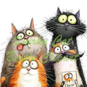 Op de afbeelding: Een humoristische illustratie van vier cartoonkatten met komische uitdrukkingen. De katten zijn afgebeeld in oranje, grijs en zwart, met overmaatse ogen. E&eacute;n kat houdt een bord vast met de tekst "Chese!"