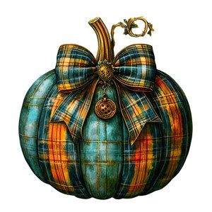 Puede incluir: Una calabaza azul y naranja a cuadros con un lazo dorado y un amuleto de metal decorativo. La calabaza es una decoraci&oacute;n de oto&ntilde;o.
