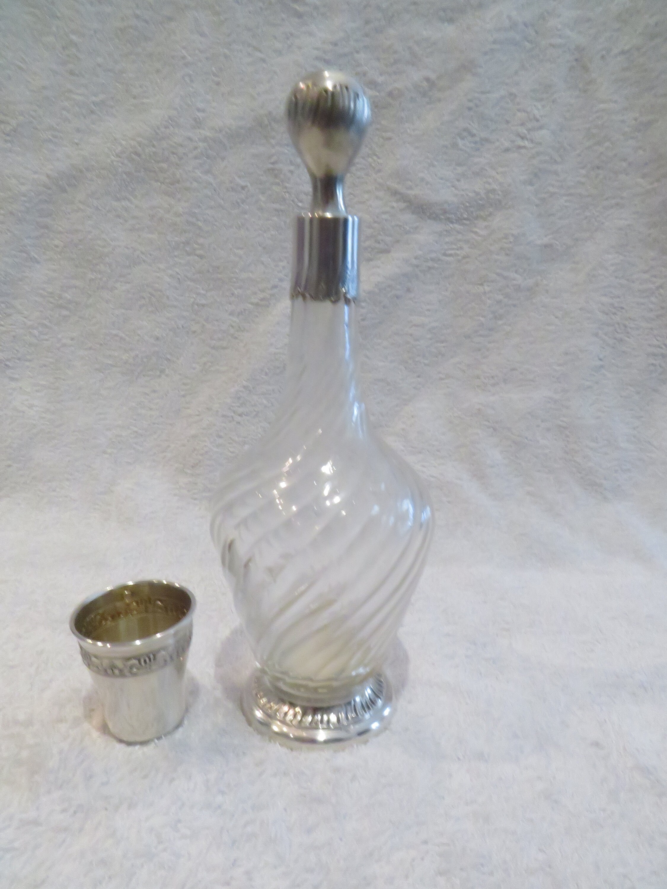 RARE Service à vodka russe, 6 verres sur pied gravé en argent, intérieur vermeil Manufrance - Vendu