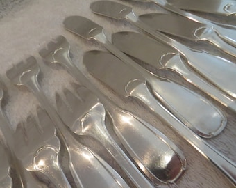 11 couverts à poisson métal argenté style art deco orfèvre Saglier Frères French silver-plated 23p fish cutlery set