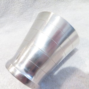 Timbale argent 950 Minerve style art deco à forme évasée à lignes horizontales orfèvre JM 1930 French 950 silver baby cup 16cl