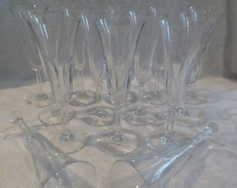 Bel ensemble 14 flutes à champagne cristal de saint Louis modèle Cerdagne (French crystal champagne flutes)