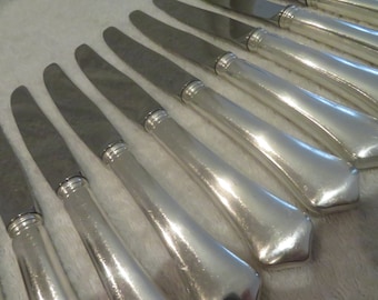 12 COUTEAUX A DESSERT ENTREMETS SFAM DECOR LOUIS XVI ARGENT PLAQUE POINCON 12 gr