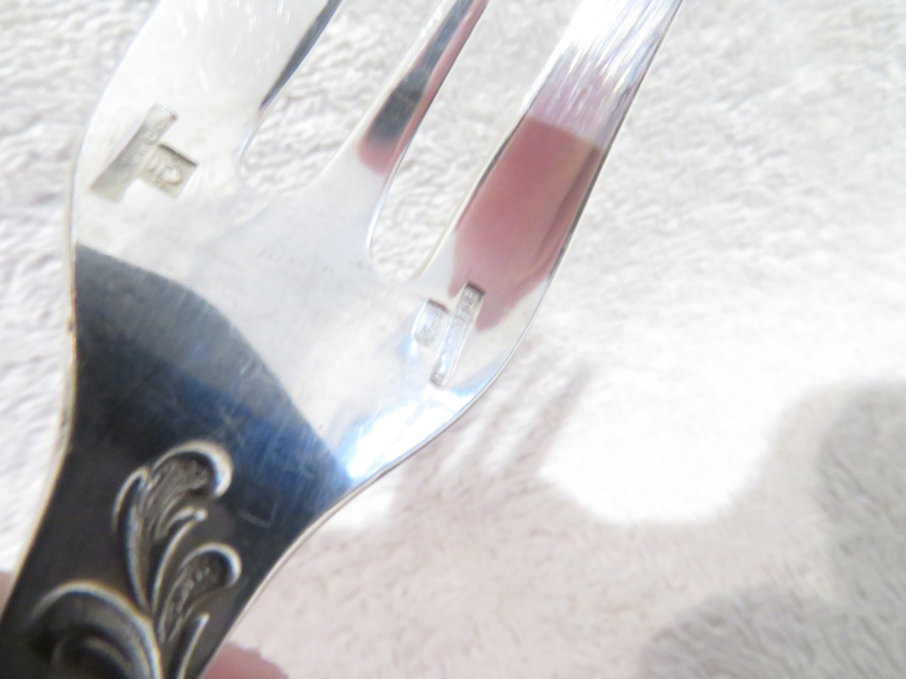 Lot De 12 Fourchettes à Gâteau Anciennes – Modèle Marly Par Orbrille – Argenté, Style Louis XV – Années 50