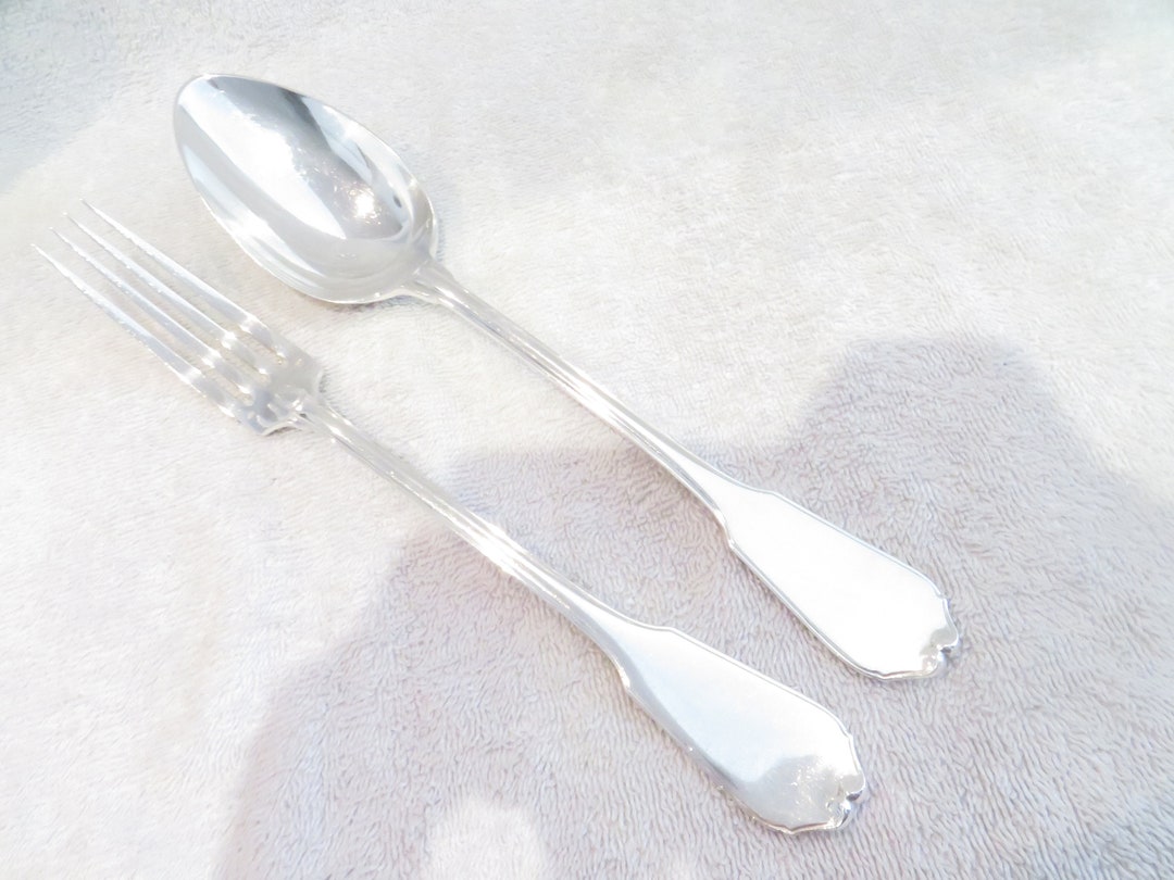 Lot Enfant Métal Argenté : Cuillère, Fourchette, Rond De Serviette Et Tasse à Lait