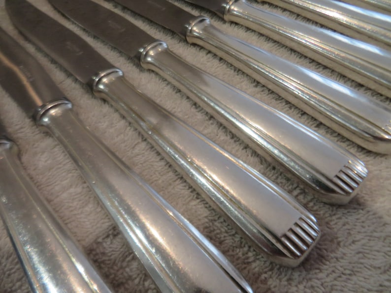 10 couteaux de table métal argenté style art deco orfèvre Alfenide French silver-plated dinner knives 24,8cm image 1