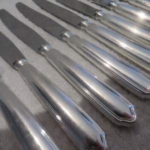12 silver metal dessert knives goldsmith Ravinet model Club contours vintage French silver-plated dessert knives 21.1cm