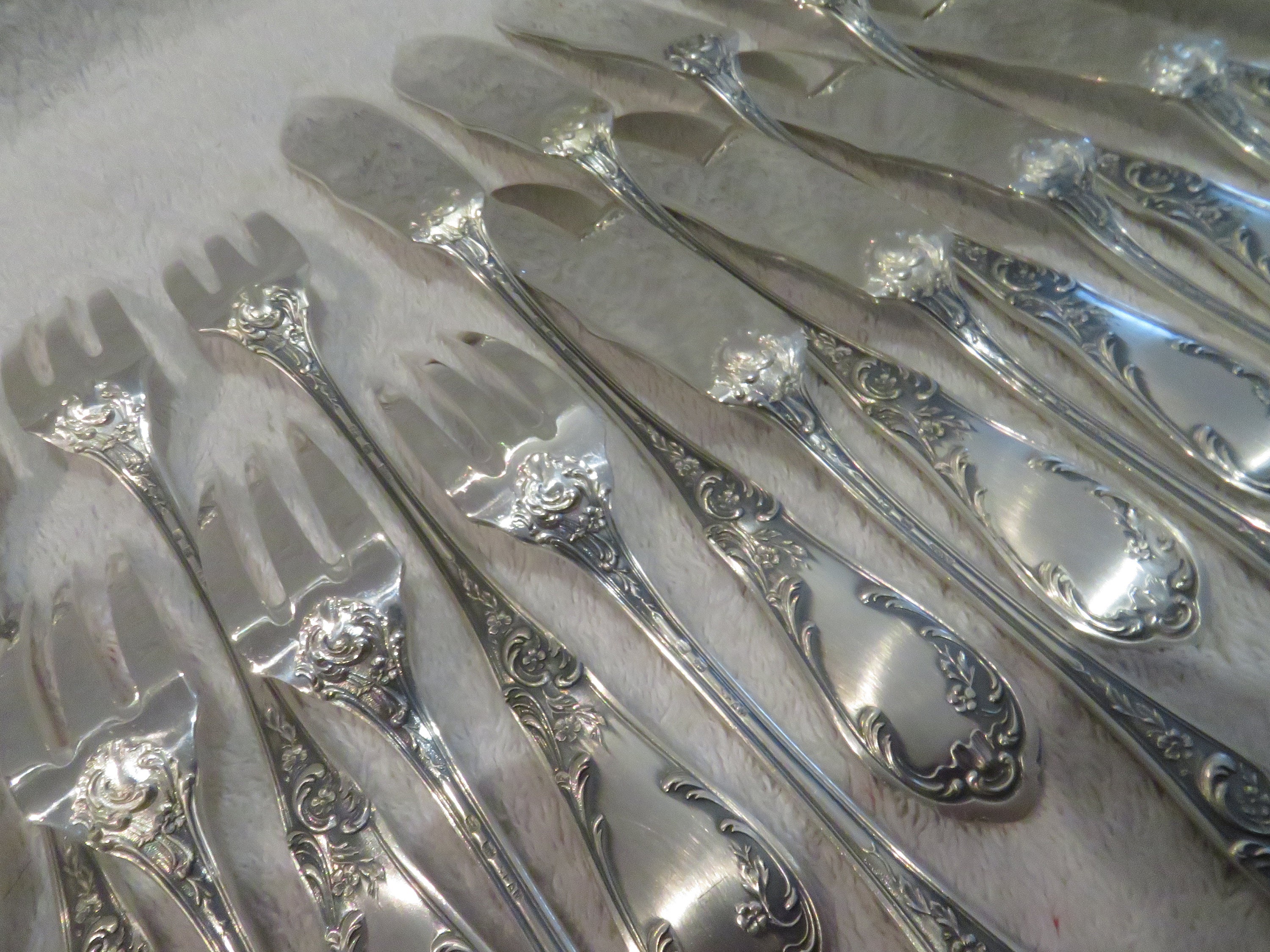 12 Couverts à Poisson Métal Argenté Style Rocaille Orfèvre SFAM