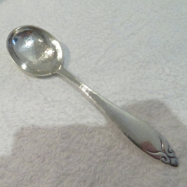 Magnifique cuillère à servir (dessert) argent 830 Norvège martelé orfèvre KA Rasmussen 1924 Norwegian 830 hammered silver serving spoon