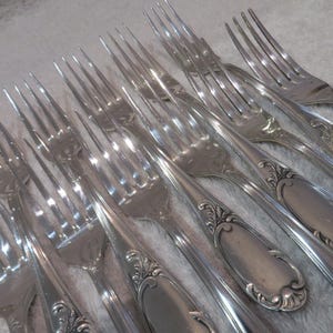 12 silver plated dessert forks goldsmith F Frionnet model Varenne style Louis XV Vintage French silver-plated dessert forks 18.9cm