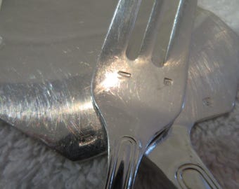 Service à Gâteau LCF Métal Argenté – 12 Fourchettes + Pelle + 12 Cuillères, Motif Filet