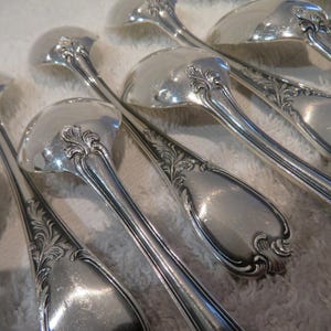 12 silver-plated coffee spoons, Rocaille style, Ercuis, Dubarry model. Vintage French silver-plated coffee spoons 13.7cm