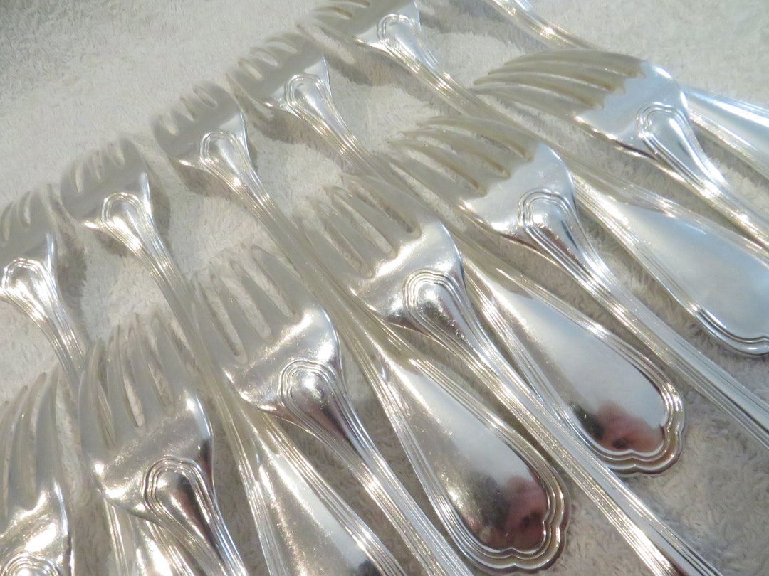 Douze fourchettes à huîtres à filet chiffrées en argent - Louise Antiquités