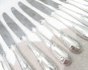 11 couteaux de table manche métal argenté style rocaille orfèvre F Frionnet modèle Dubarry Vintage French silver-plated dinner knives