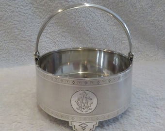 Magnifique panier sucrier argent guilloché Minerve style Louis XVI (1900 French sterling guilloche silver swing handle sugar basket)