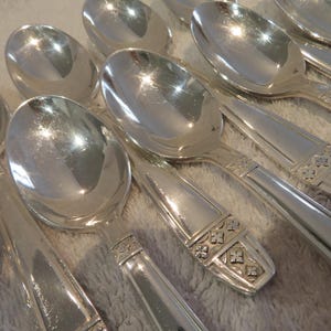 12 cuillères café en métal argenté orfèvre AR grand prix Monaco