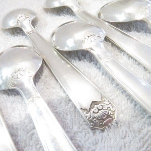 12 silver-plated coffee spoons decorated with a Louis XIV style goldsmith LeMondial Vintage French silver-plated coffee spoons 13.7cm