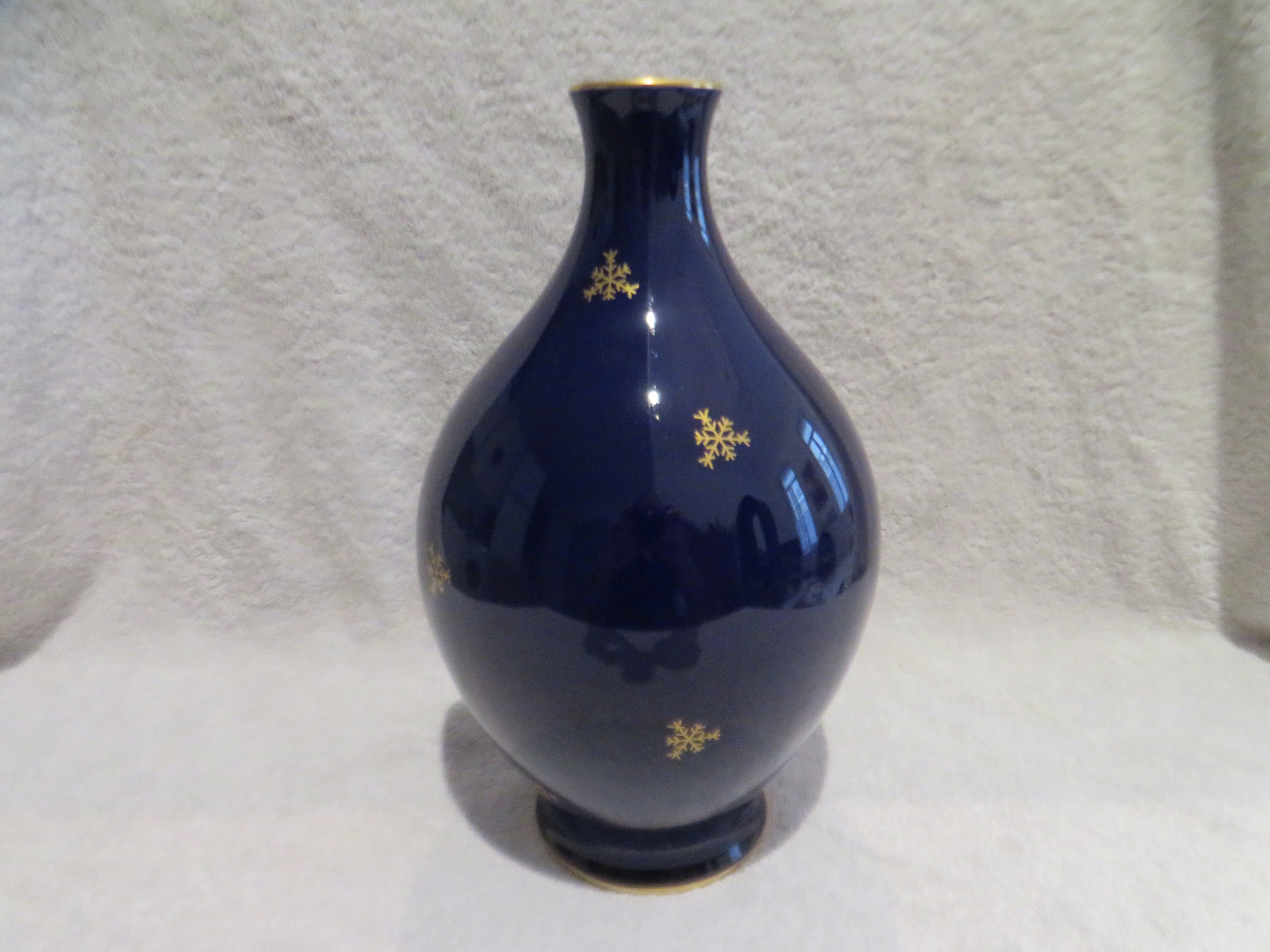 Beautiful Sevres Porcelain Vase Bulb Shape Decor Snow Stars on a