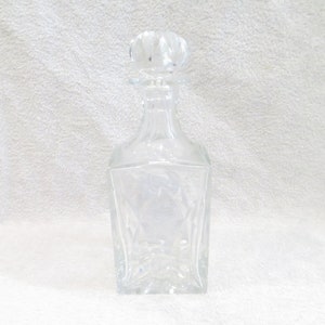 Beautiful Saint Louis crystal whiskey decanter (NOT signed) model Camargue Vintage French crystal whiskey decanter h 22.8cm