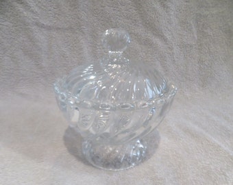 Joli sucrier cristal Baccarat modèle Bambou à cotes torses Vintage French crystal sugar bowl h 13cm
