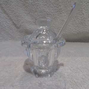 Baccarat crystal mustard pot, Missouri model, and its spoon Vintage French crystal mustard pot