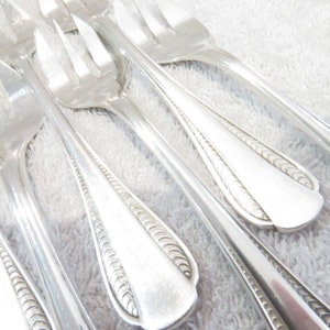 6 versilberte Austerngabeln Ercuis Goldschmied Französisches Nil-Modell versilberte Austerngabeln 13,6 cm