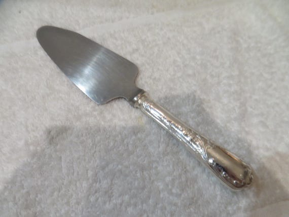 Pelle à Gâteaux Argentée – Manche Fourré – 24,5 Cm – Occasion