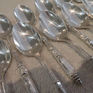 12 silver-plated coffee spoons, Ercuis goldsmith, model Manche à la russe, French silver-plated coffee spoons, good condition, 13.7cm