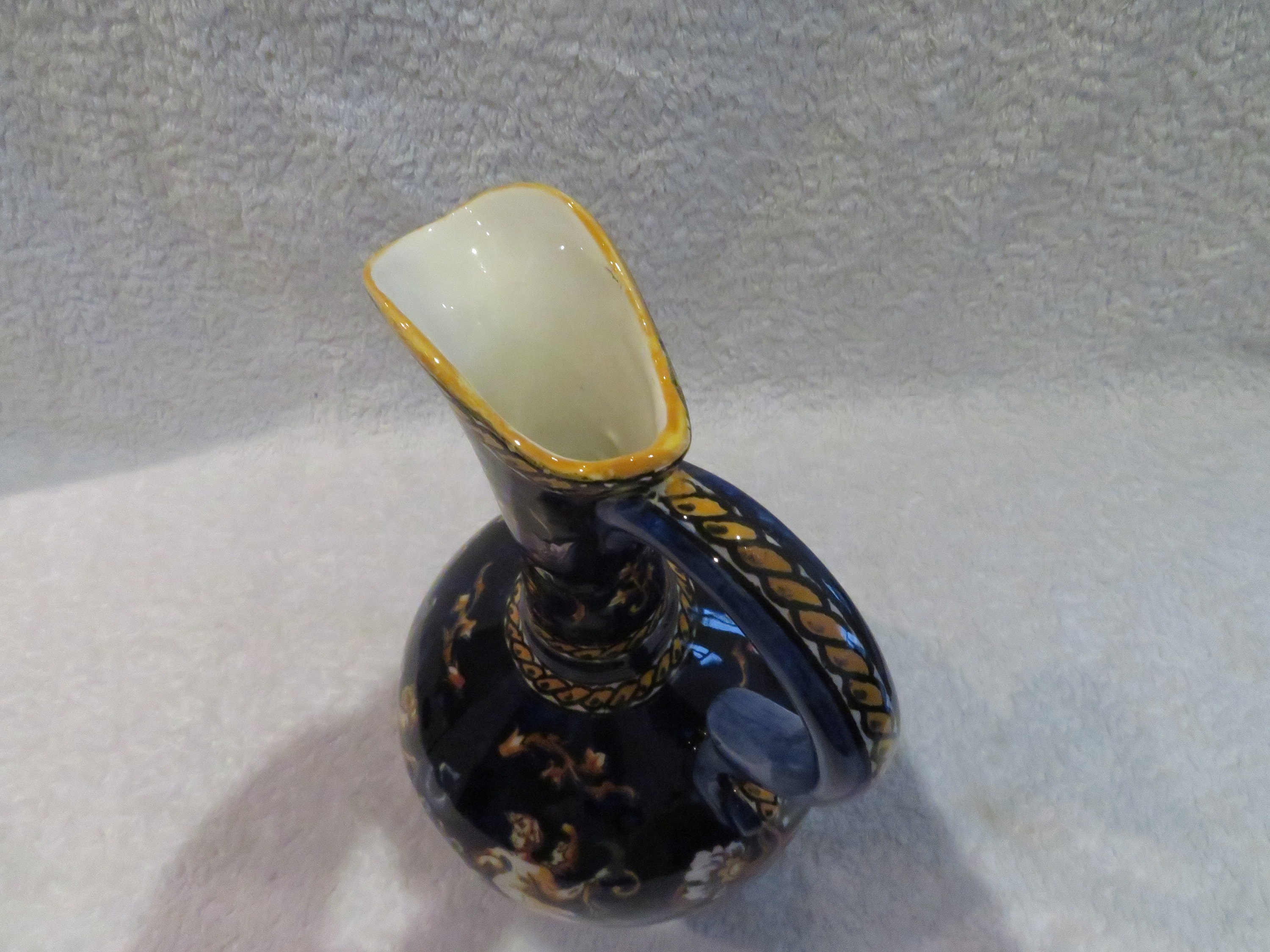 ジアン陶器水差し イタリア・ルネサンス装飾 青背景スタンプ