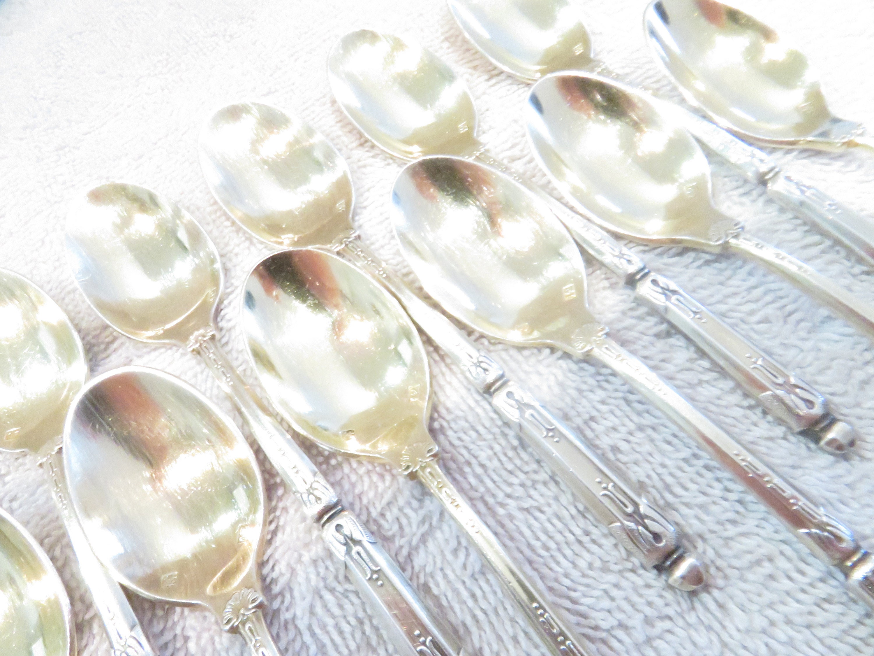 12 PETITES CUILLÈRES à moka en argent massif vermeil 184 g orfèvre Tètard Frère EUR 500,00 - FR