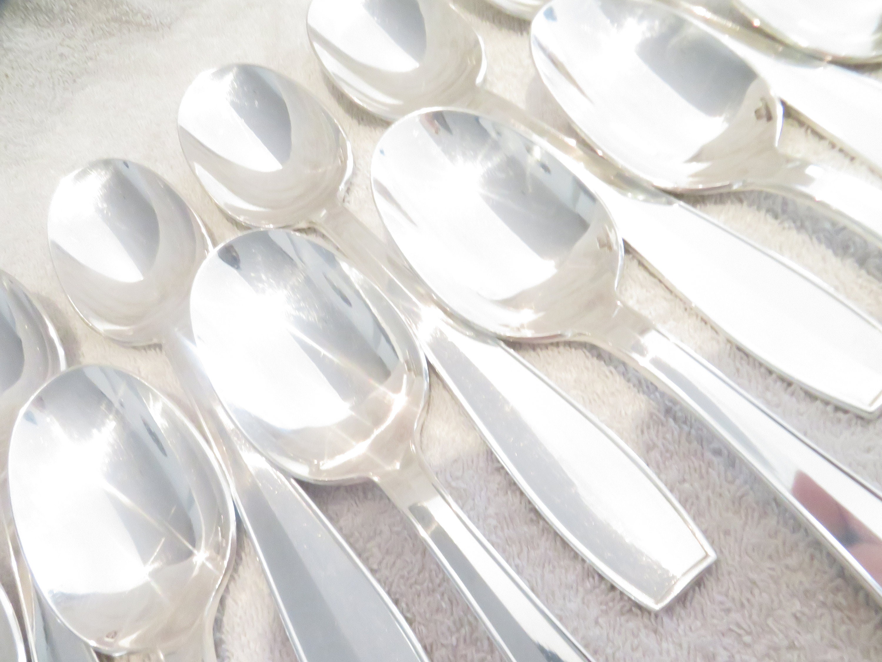 12 cuillères à soupe métal argenté style Art deco orfèvre Christofle modèle Atlas Luc Lanel French silver-plated soup spoons - France